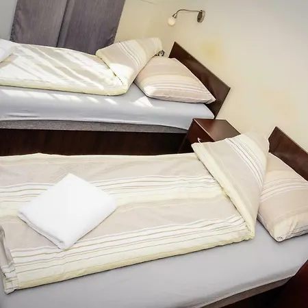 Beskidpark Hostel *